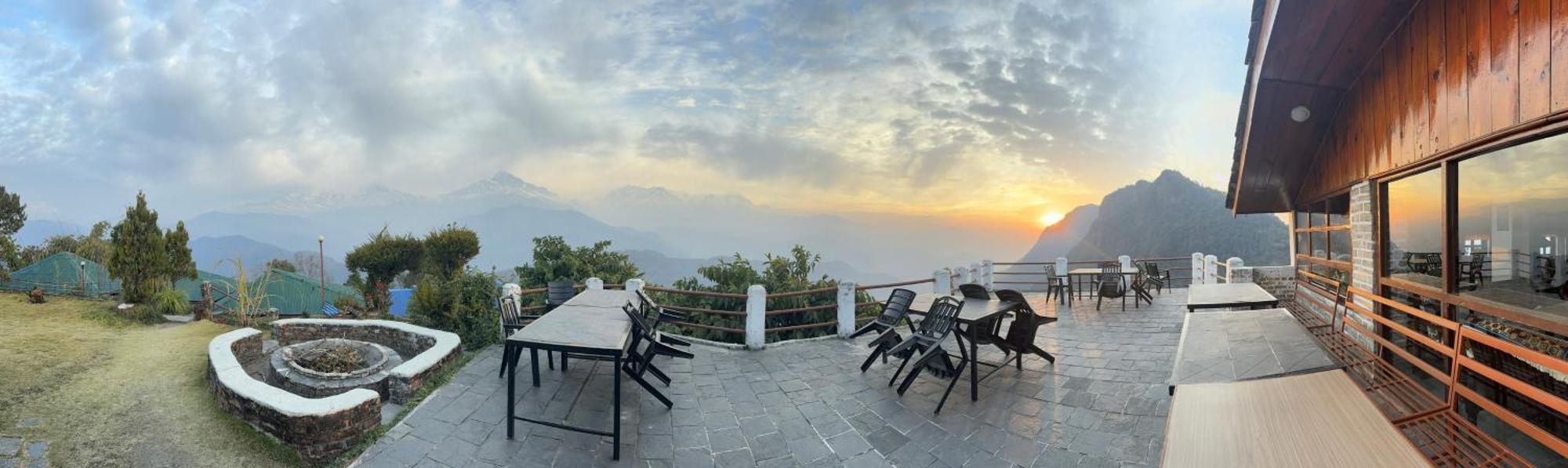 Es Deurali Resort Pokhara Exterior photo