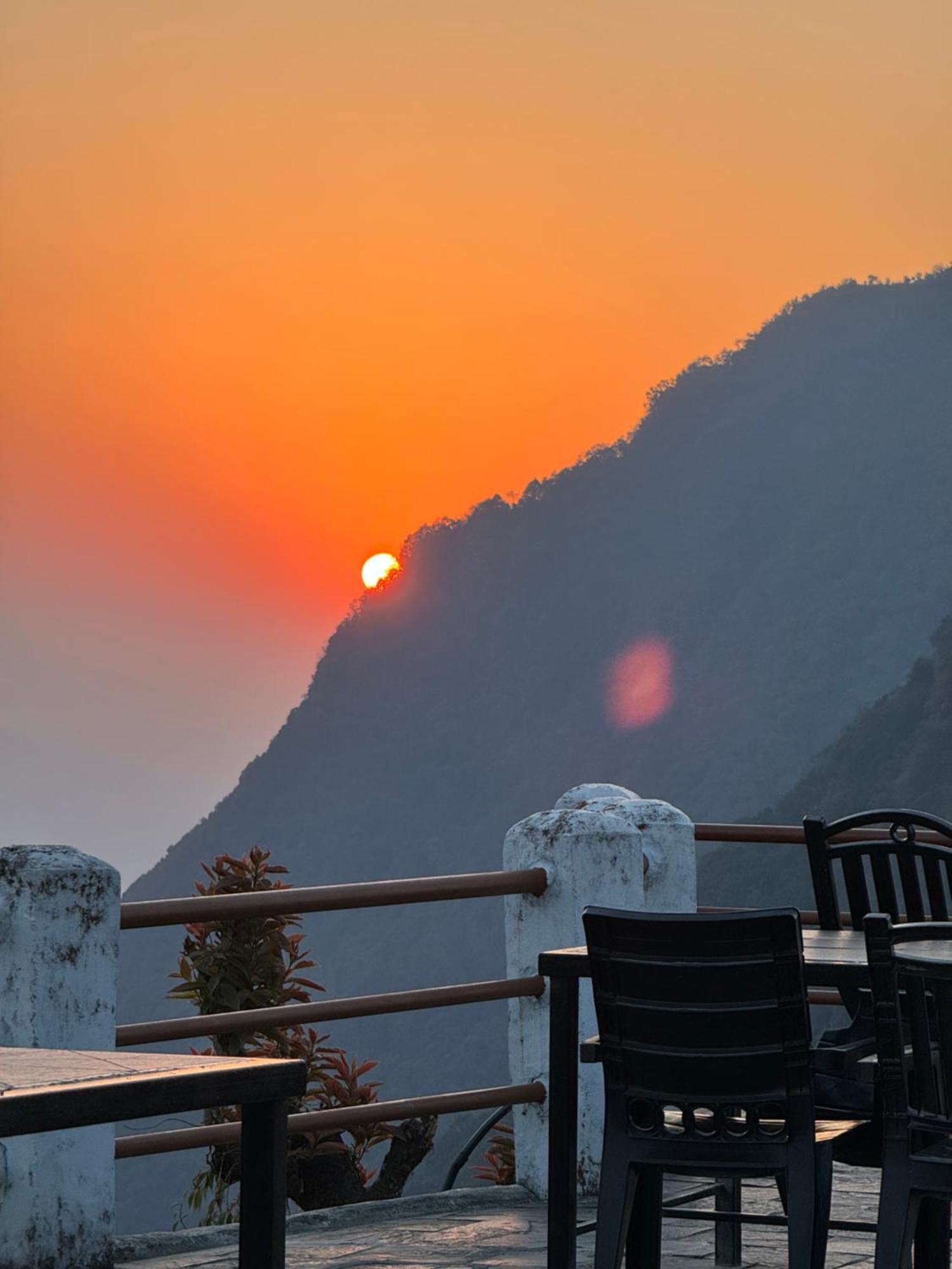 Es Deurali Resort Pokhara Exterior photo