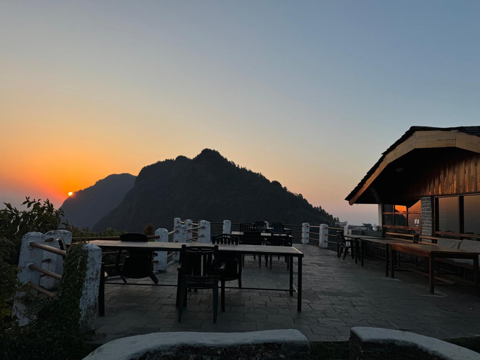 Es Deurali Resort Pokhara Exterior photo