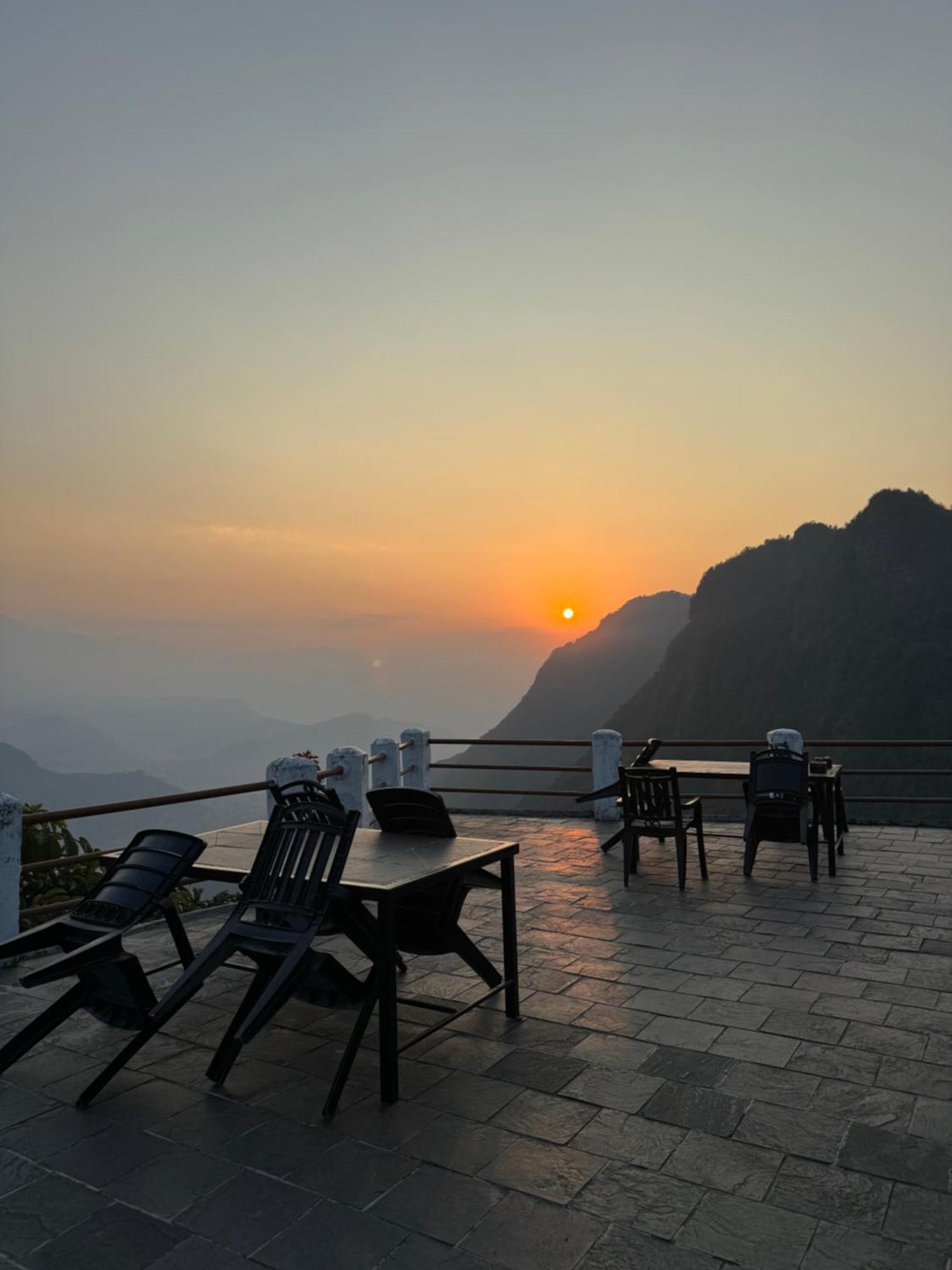 Es Deurali Resort Pokhara Exterior photo